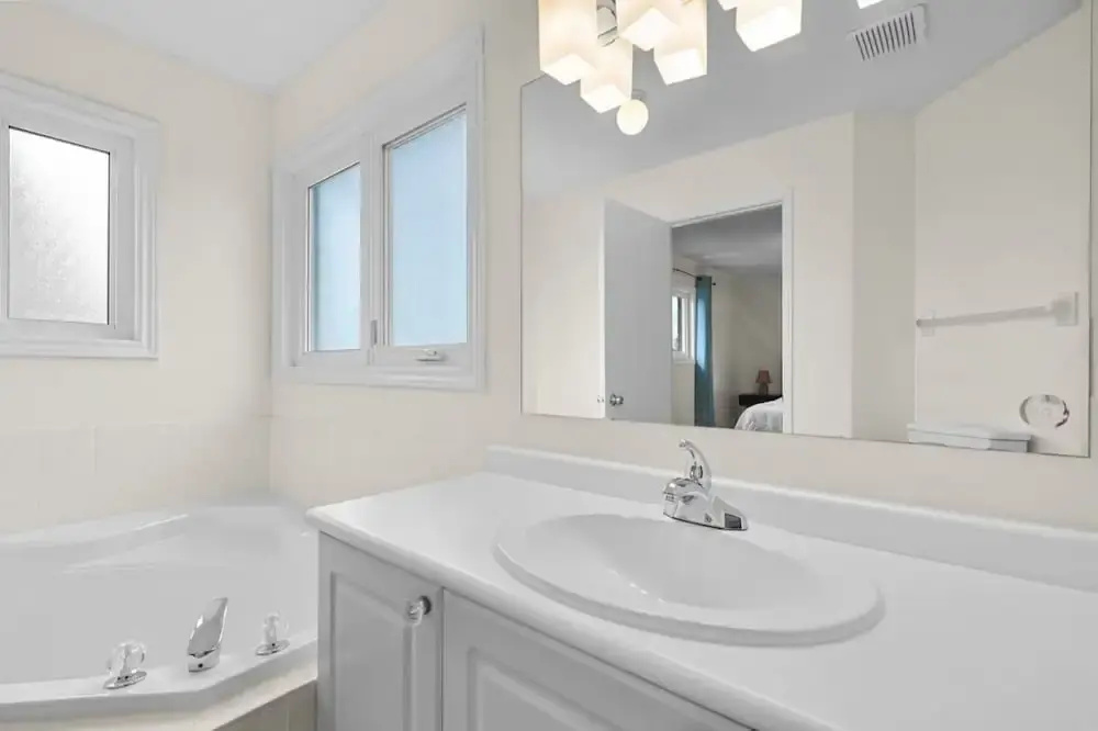 Newly Renovated 3BR in Whitby Family-friendly