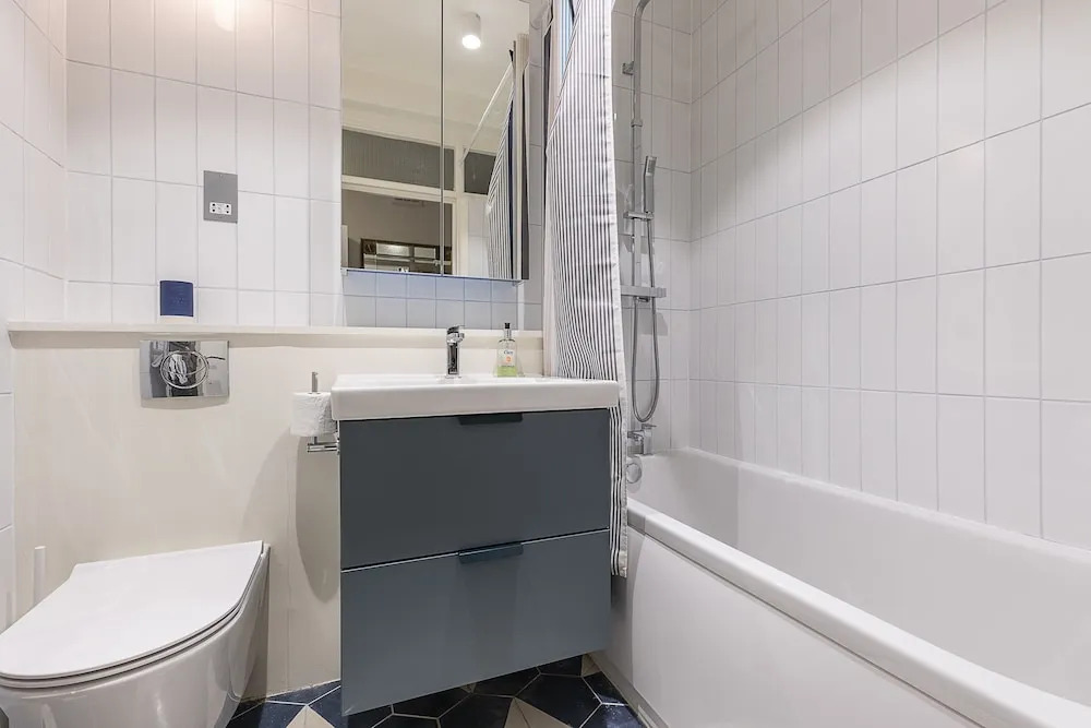 Modern 2BR flat minutes from Kensington Gardens