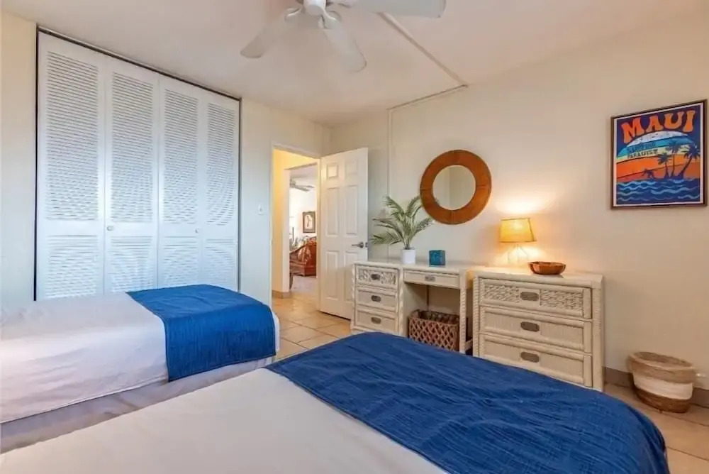 Menehune Shores #423 2 Bedroom Condo by RedAwning