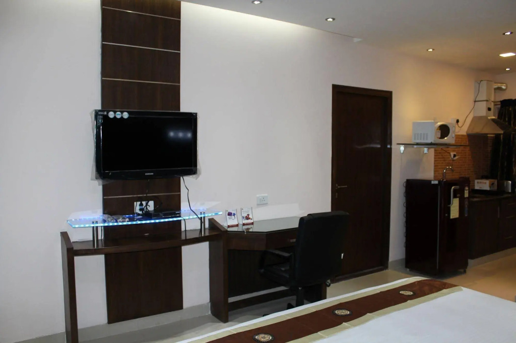 Maple Suites