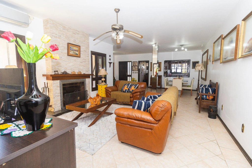 Casa com Piscina e Sinuca em Bombinhas