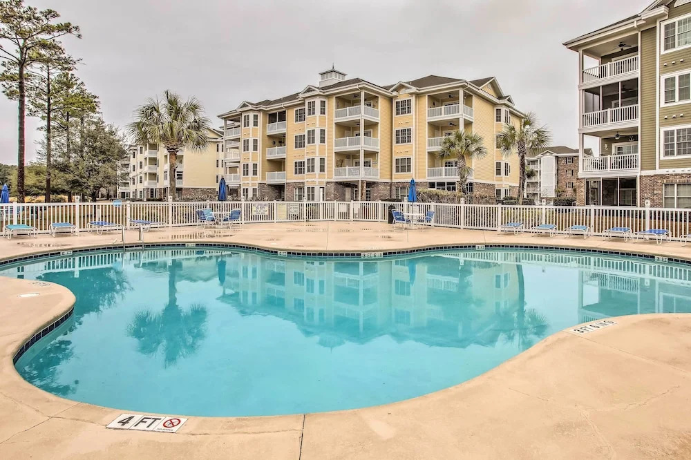 Myrtle Beach Condo: Pool & Golf Course Access