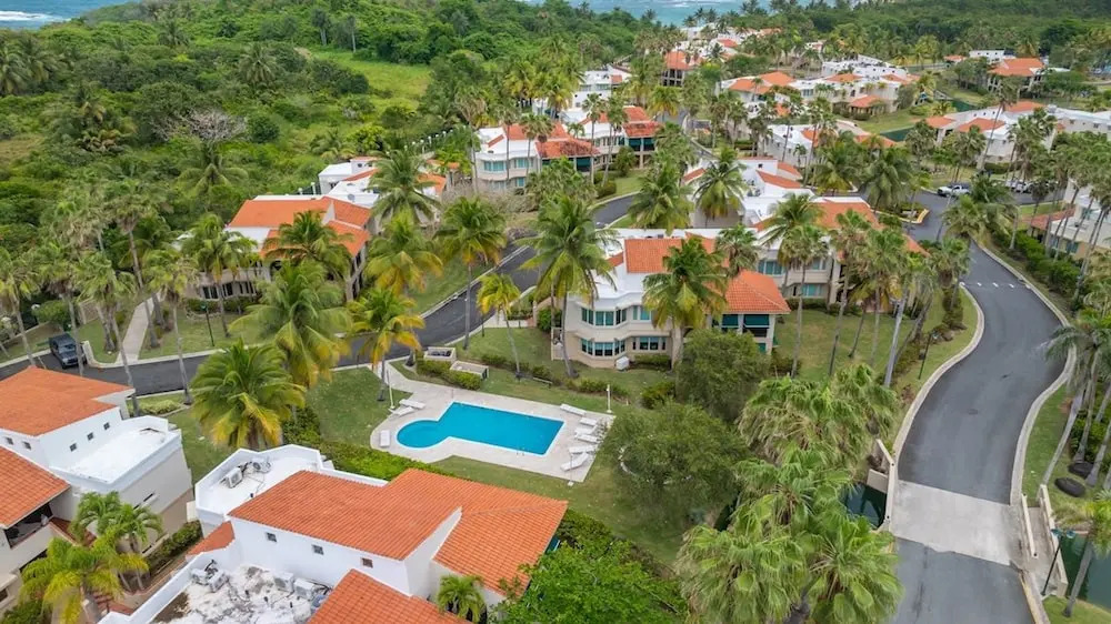 Upscale Villa in Gated Community Beach Access Yari