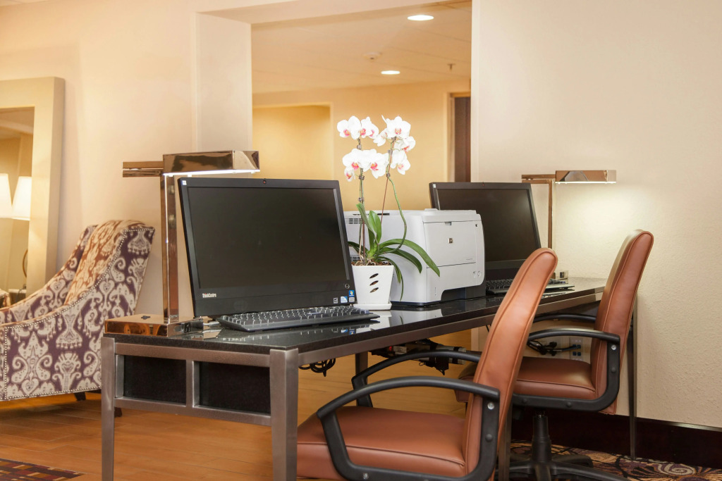 Hampton Inn I-10 & College Drive