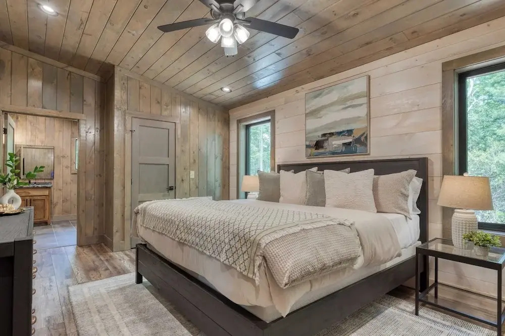 Luxe Cabin w/ Hot Tub, Views & Game Room Sleeps 10 Do Good Holler by Avantstay