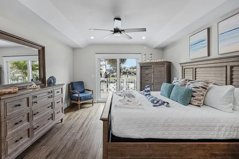 218 Oasis On Ohio: Stunning Pool Home W/ Dock Access! 3 Bedroom Home