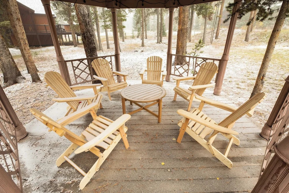 River Rock by Avantstay 8 Bedroom Ski Estate w/ Hot Tub & Movie Theatre 10 Min Walk to Mtn