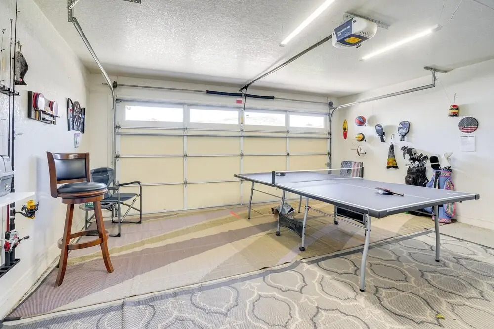 Lakefront Home w/ Outdoor Oasis in Glendale!