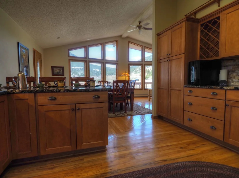 Lily Mountain Lodge - E.V.Reg #3498 - 4 Br Home
