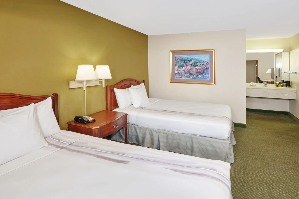 Chicago Lakeshore Hotel