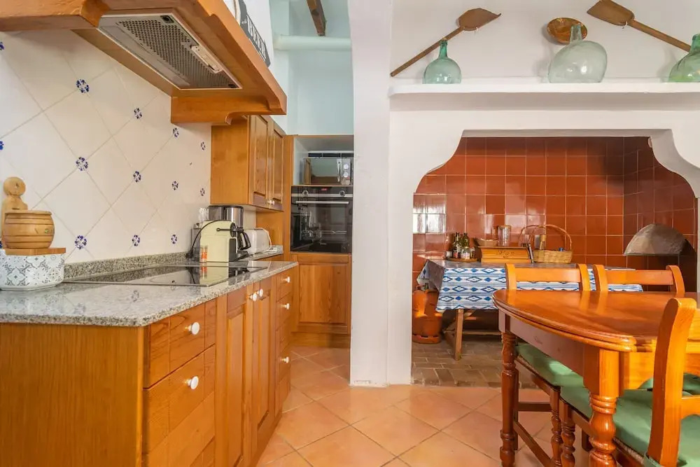 N Amera in Santa y With 5 Bedrooms and 5 Bathrooms