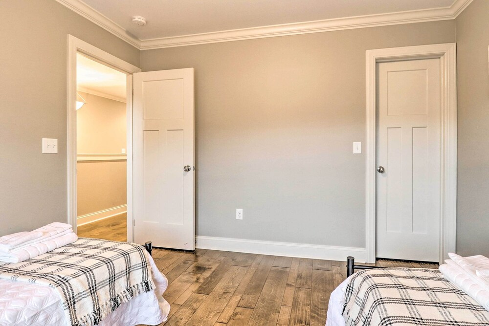 Modern Black Mountain Cottage: 17 Mi to Asheville!