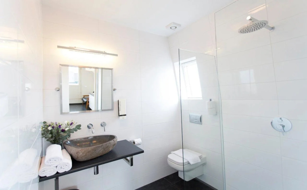 Quentin Canal House Hotel