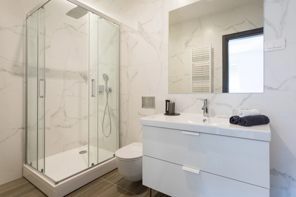 Design 2BDR Apartment near City Center