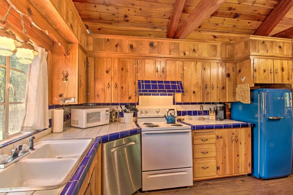 1 Mi to Rainbow Lake: Lakeside Cabin w/ Deck!