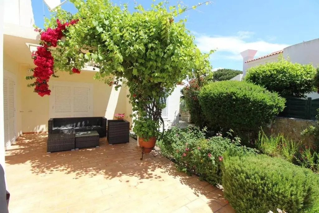 Villa Quadradinhos 46Q Located close to the tennis courts and just 100m from the famous Restaurant