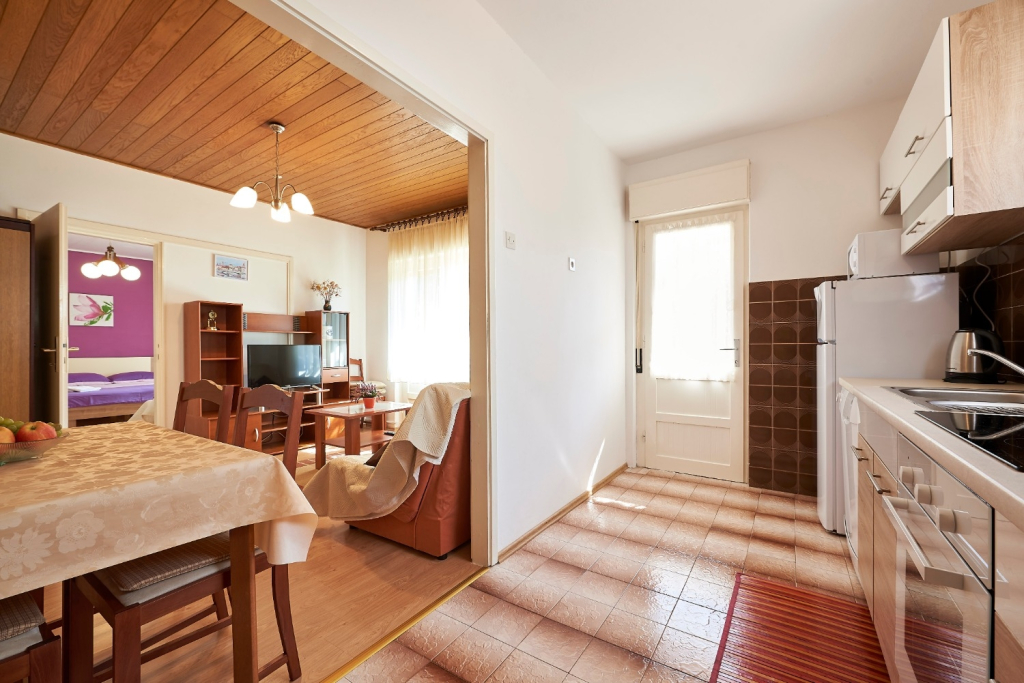 Apartment Ivo - with garden: A1 Trogir, Riviera Trogir