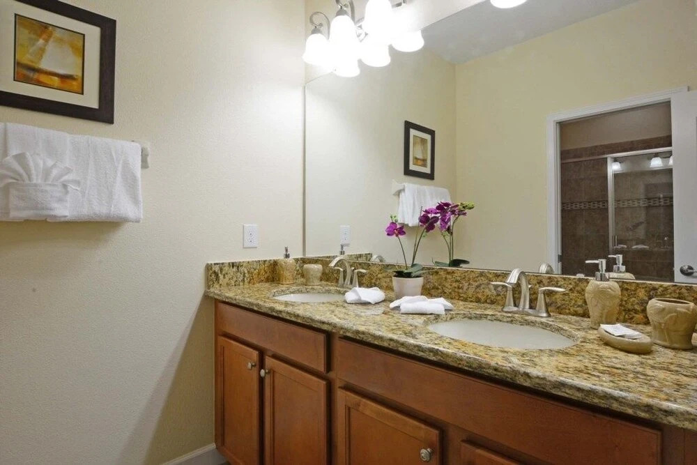Beautiful Spacious Vacation Villa, Bbq Grill4902cg 6 Bedroom Home by Redawning