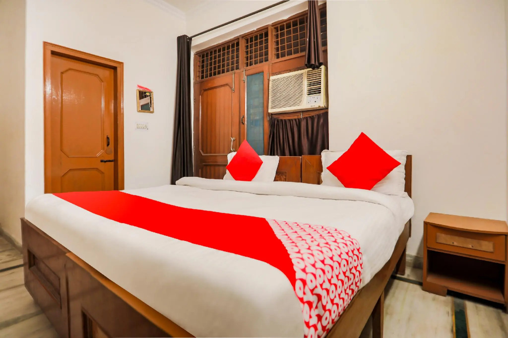 OYO 70216 Bluemoon Inn