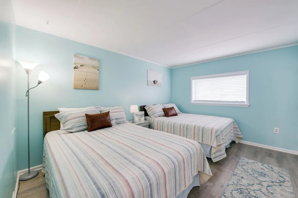 Bright Condo Half-block to Cape May Beach!