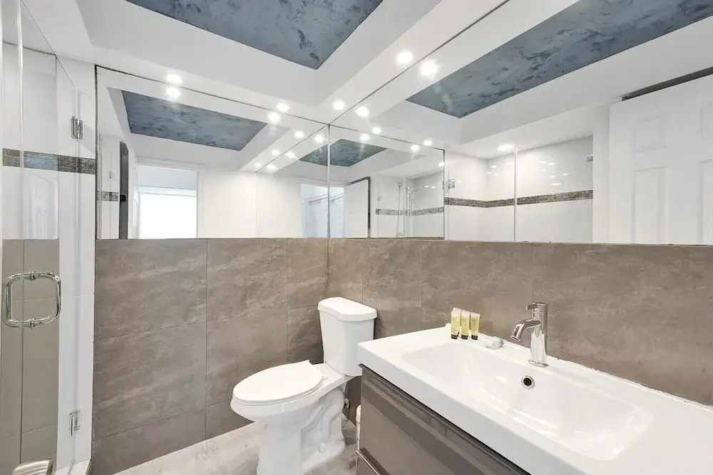 Ocean Dr 1BR Miami Beach Getaway