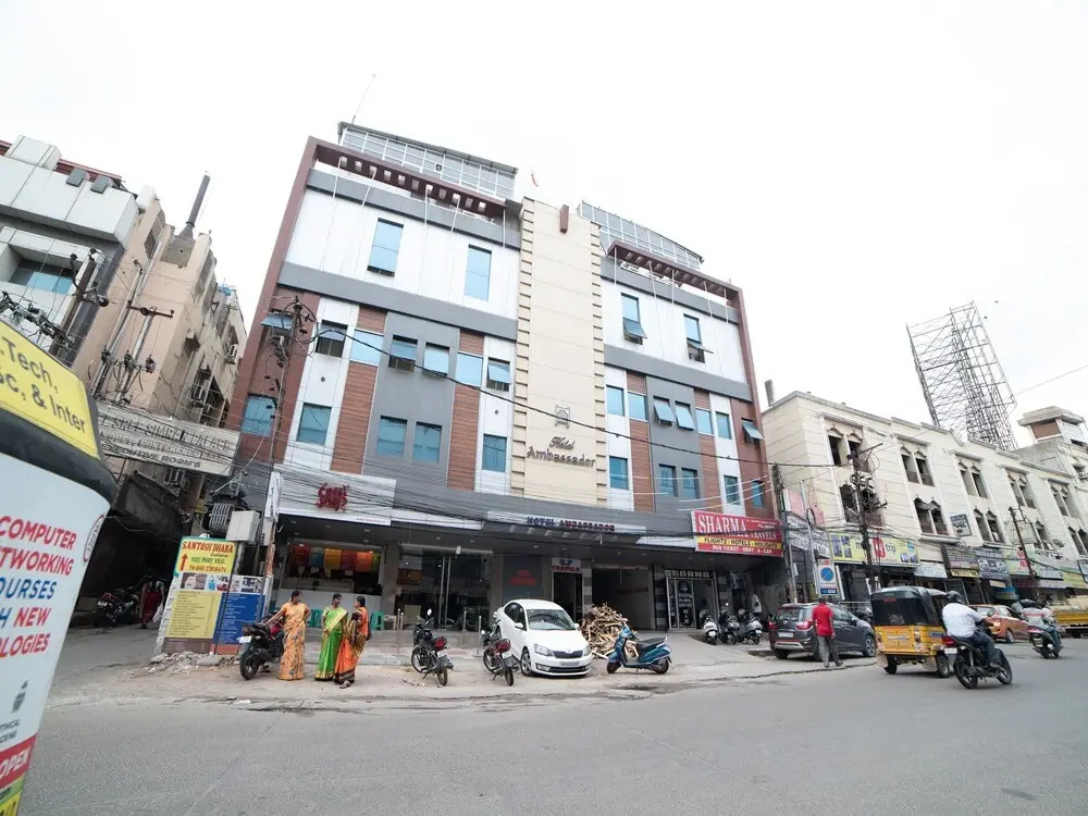 Oyo 45408 Hotel Ambassador