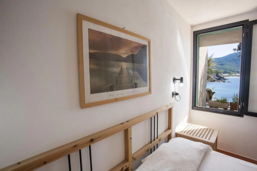 Charming apartment Ostrica seafront with view and private access directly to Forno beach-BILOCALE L'OSTRICA