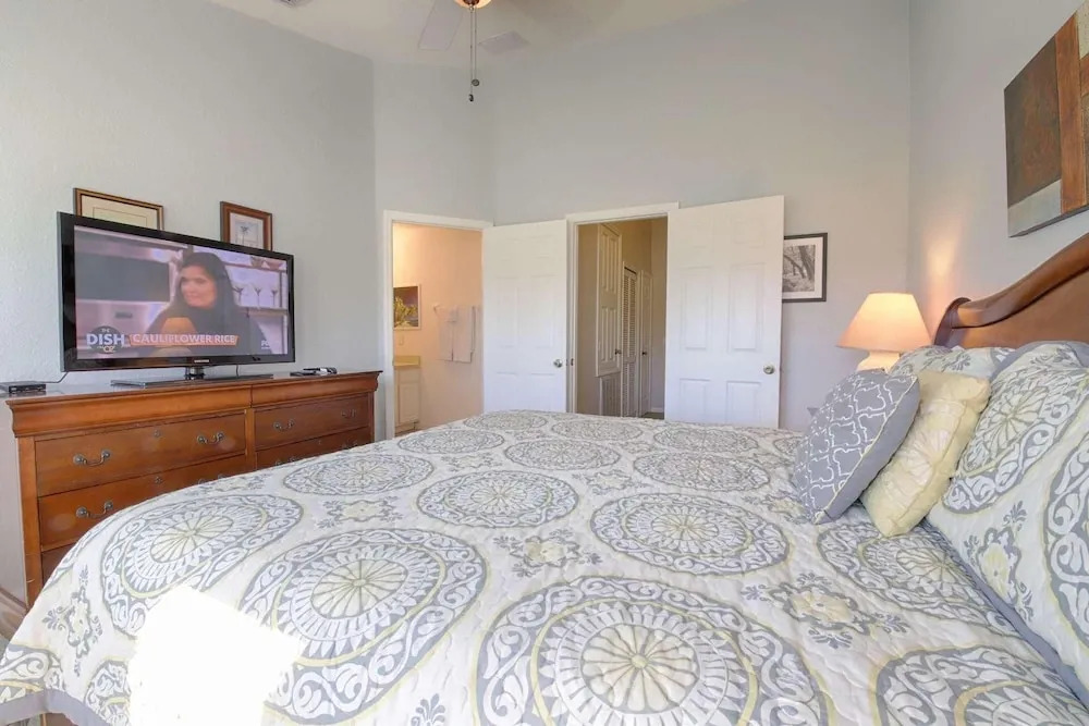 7676 Windsor Hills