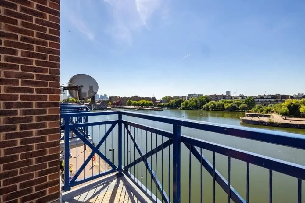 The Shadwell Secret - Contemporary 4bdr House