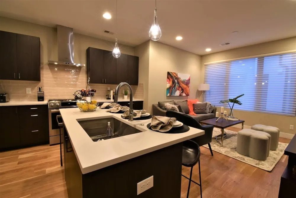 Classic City Condo Views From Golden Triangle