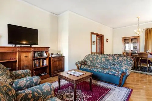 Classic Old Town Apartments