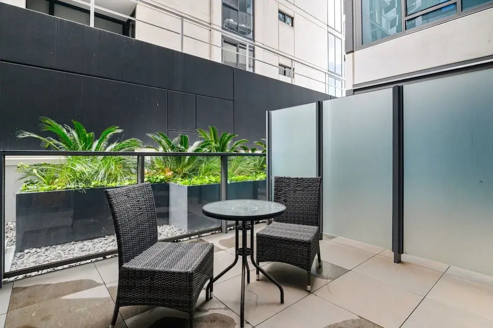Bright 2-bed Flat With Cityside Charm