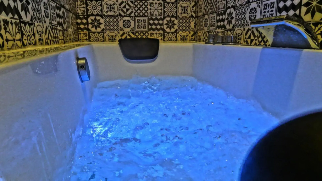 Cozy Rooms - BAÑERA HIDROMASAJE