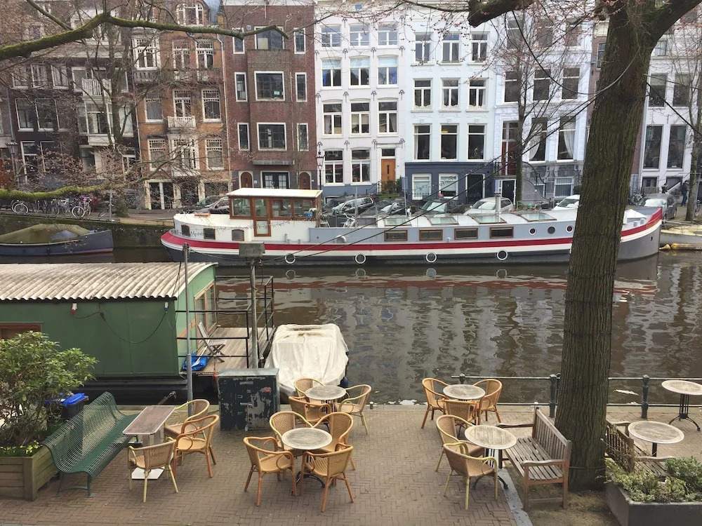 Lovely Studio With Canal Views