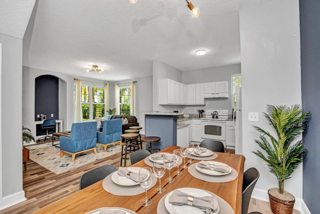 2 Bedroom Vacation Condo (2011)