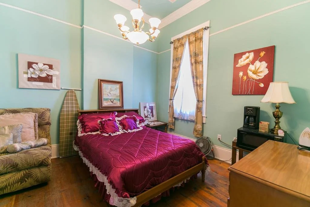 Mag's 940 Guest House