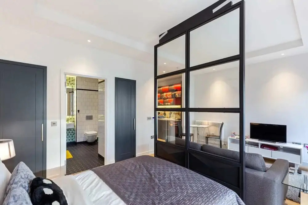 Stunning Studio With Decorated Interior in Poplar
