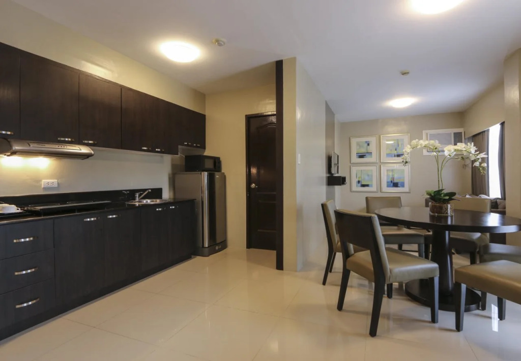 Bellini Suites at Presidio, Lakefront