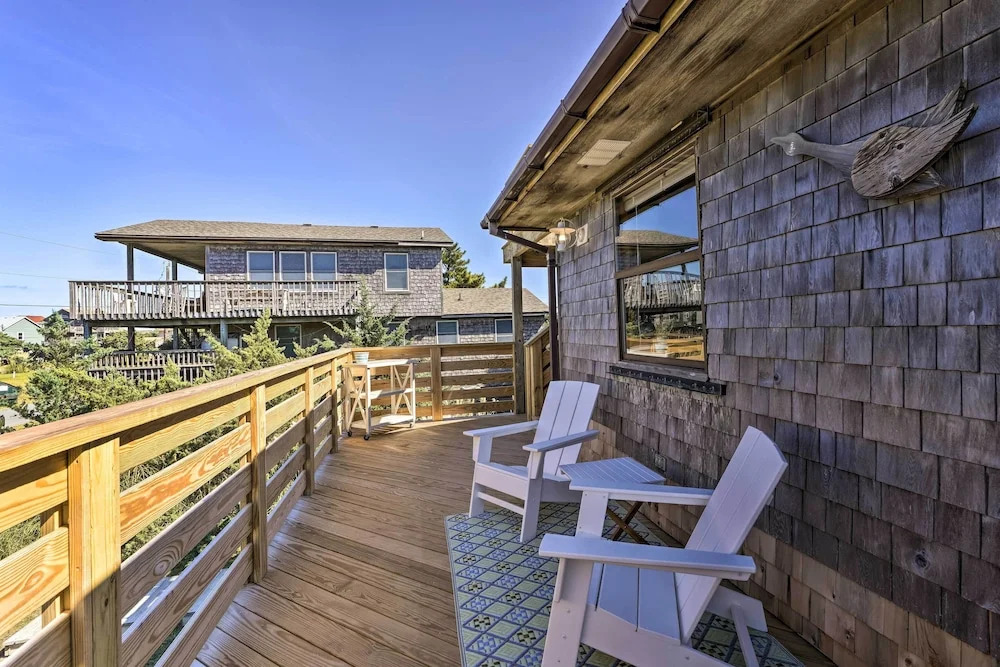 Lovely Avon Home: Walk to Bay & Boat Launch!