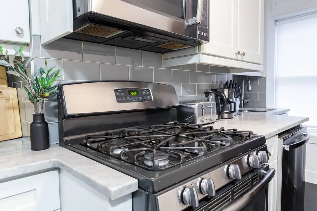 39-2 Renovated 3BR Prime Hudson Yards Area