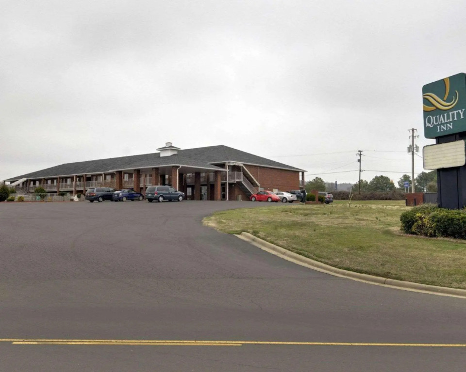Quality Inn Russellville I-40