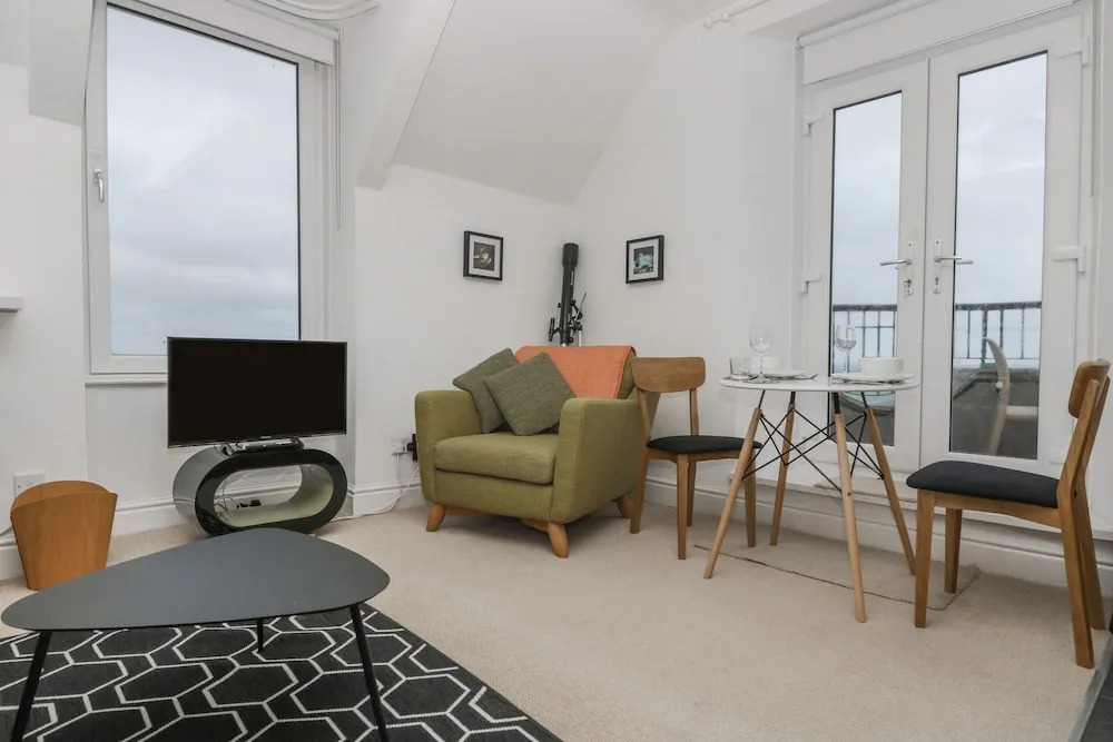 Headland Apt 17