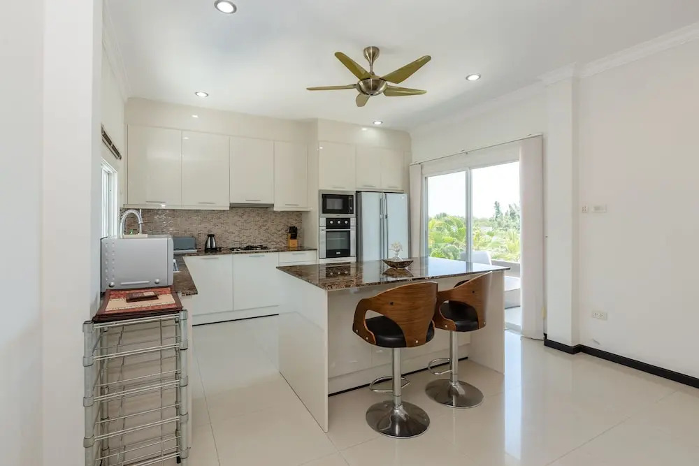 3 Bedroom Pool Villa With Amazing Views TH2