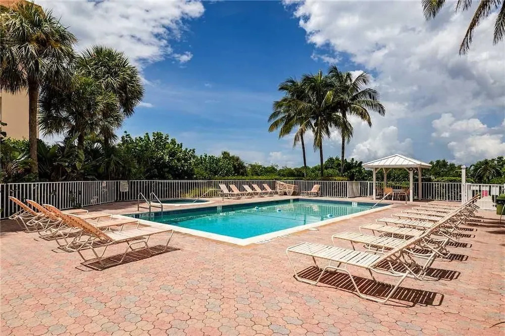 Bermuda Dunes 903