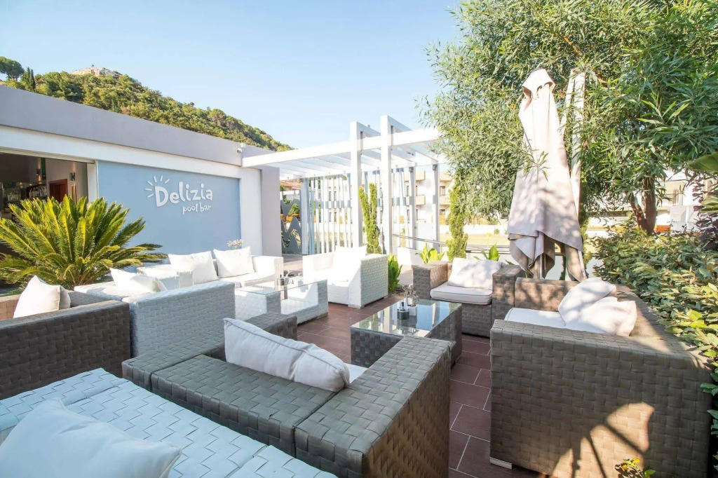 Sunny Days Hotel