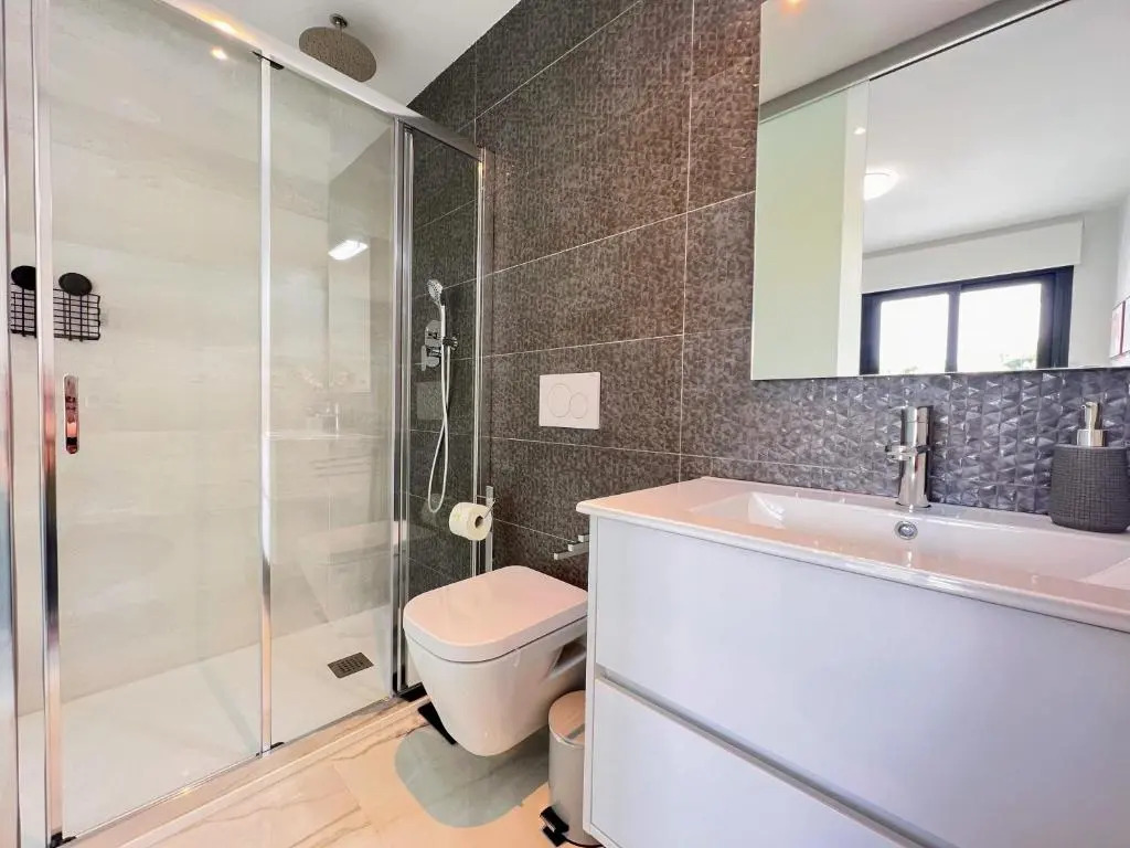 Modern Two Bedroom Ground Floor Apartment Duly7