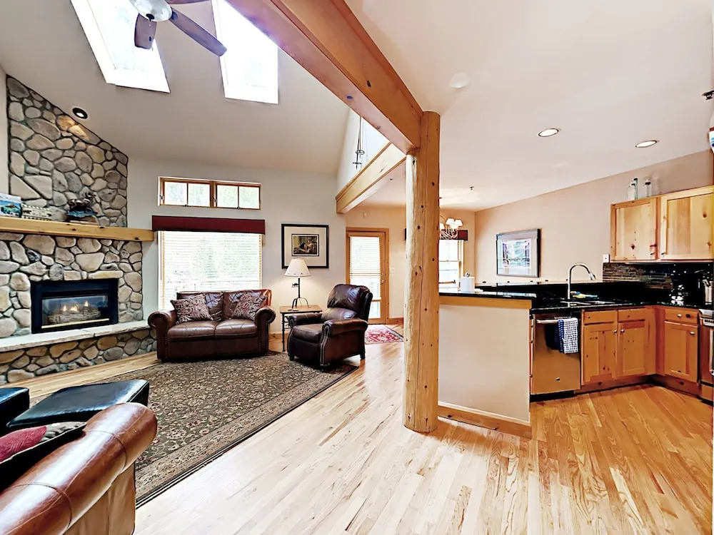 91 Starfire Lane 1972 Condo - 4 Br townhouse by RedAwning