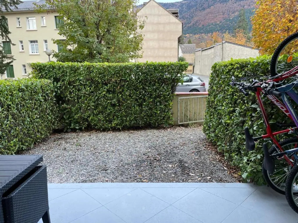 T2 hypercentre Luchon, jardin et parking privatifs
