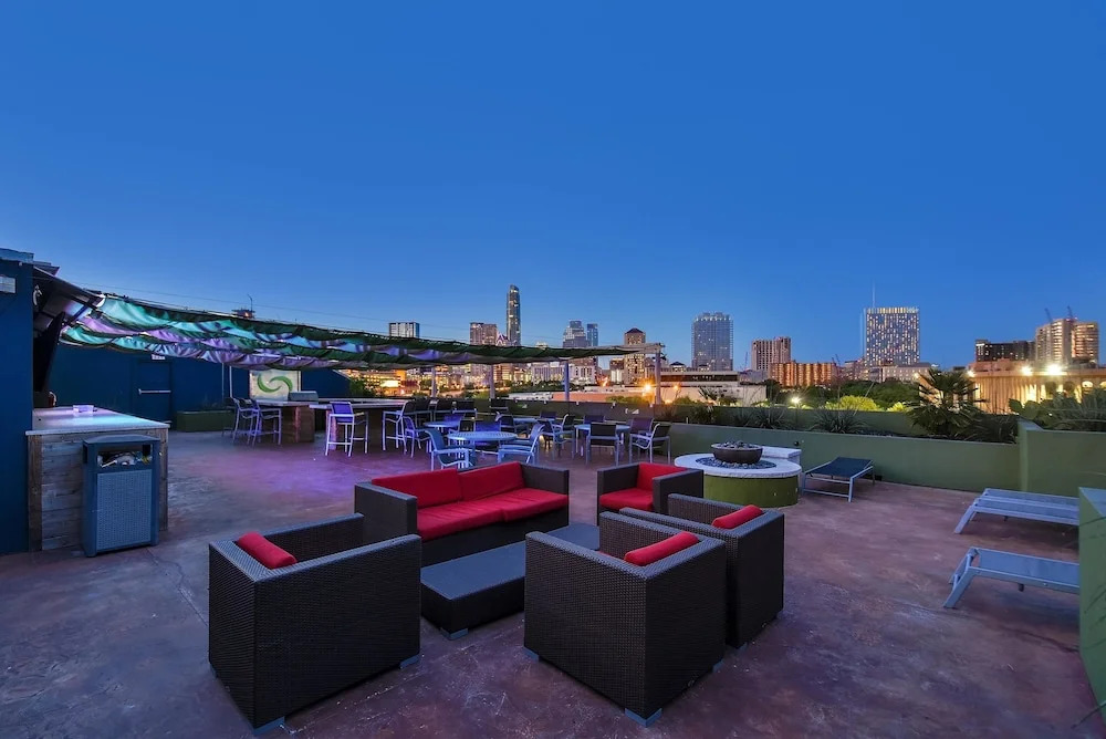 StayLo Luxury 2 Bedroom Apartment