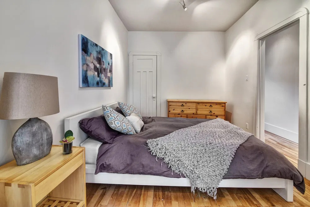 One Bedroom Apartment near Laurier Park offered by Short Term Stays